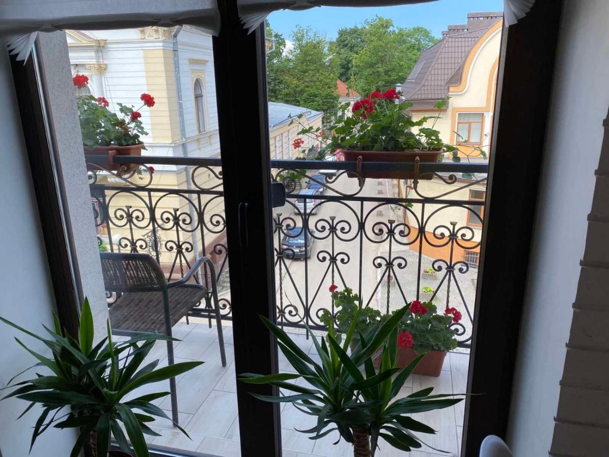 City Centre Apartment Kolomyja Exterior foto